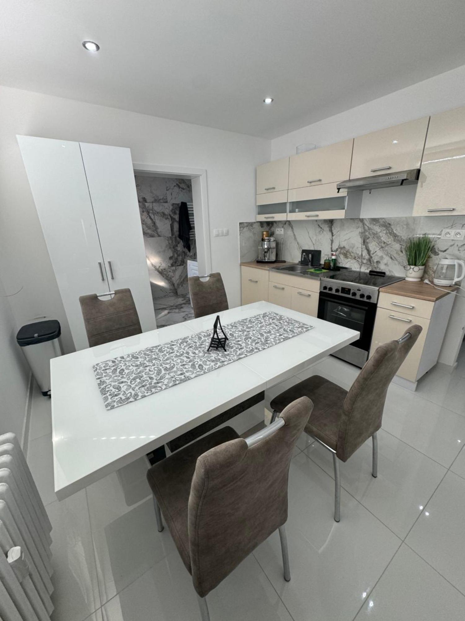 Peti Apartman Centrum Galanta Extérieur photo
