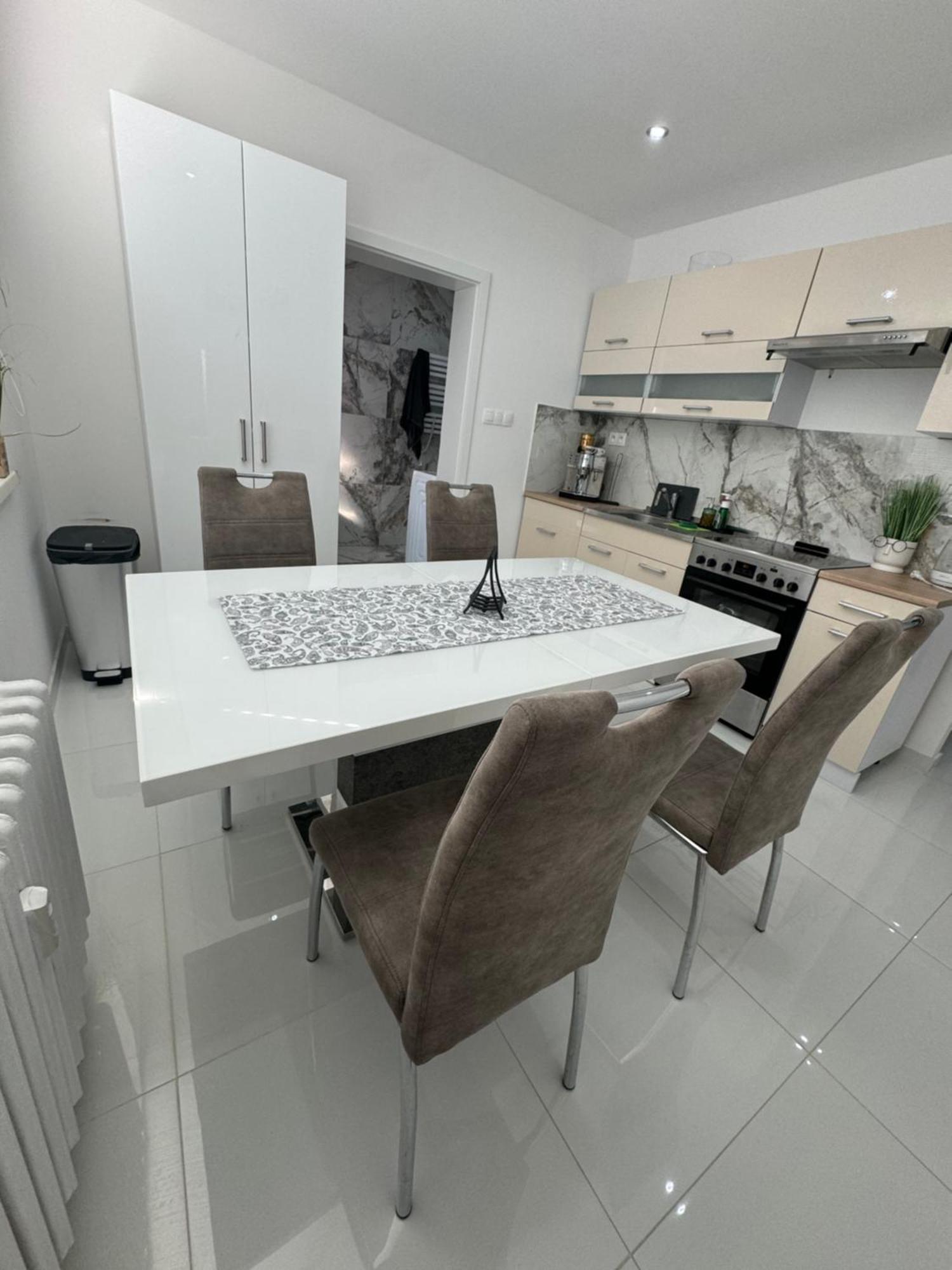 Peti Apartman Centrum Galanta Extérieur photo